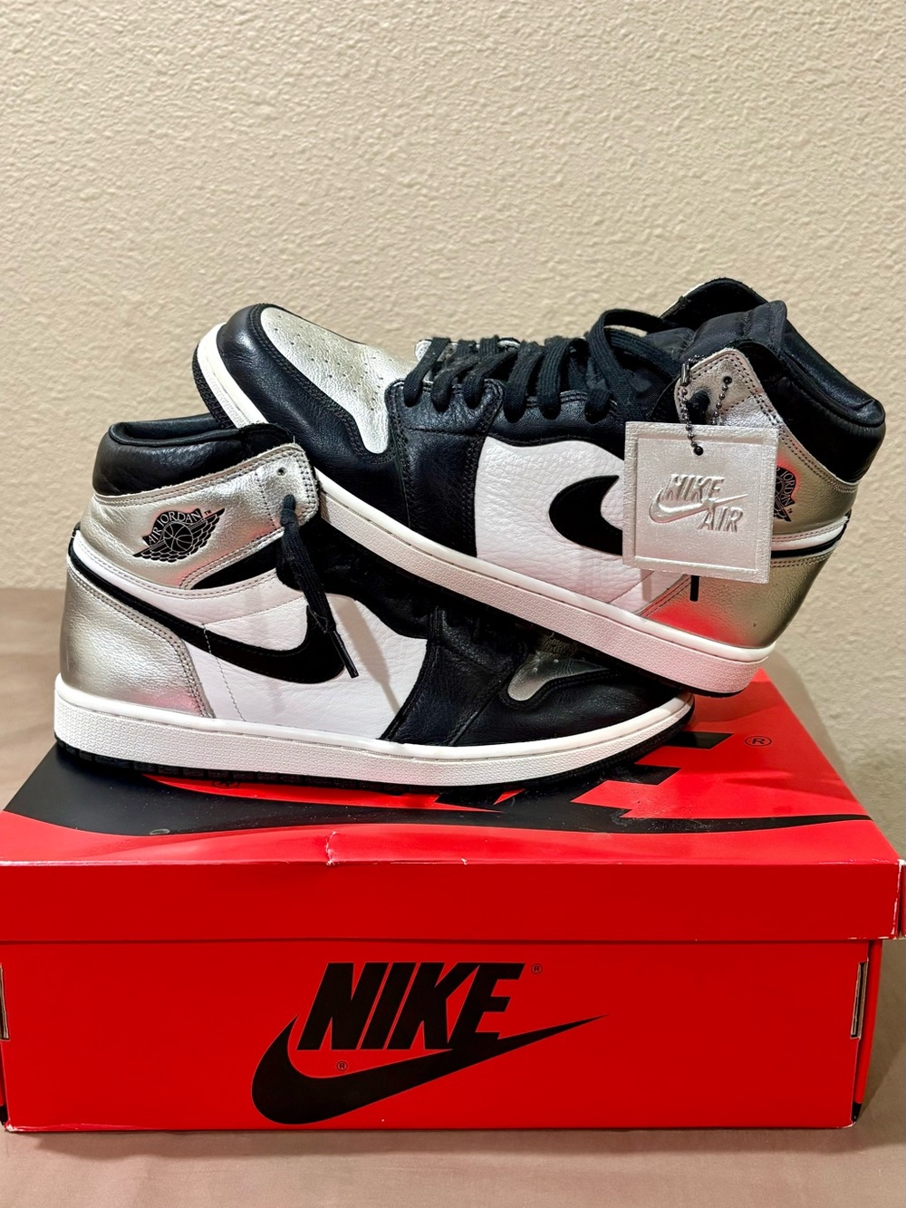 Nike Air Jordan 1 Retro High OG Silver Toe